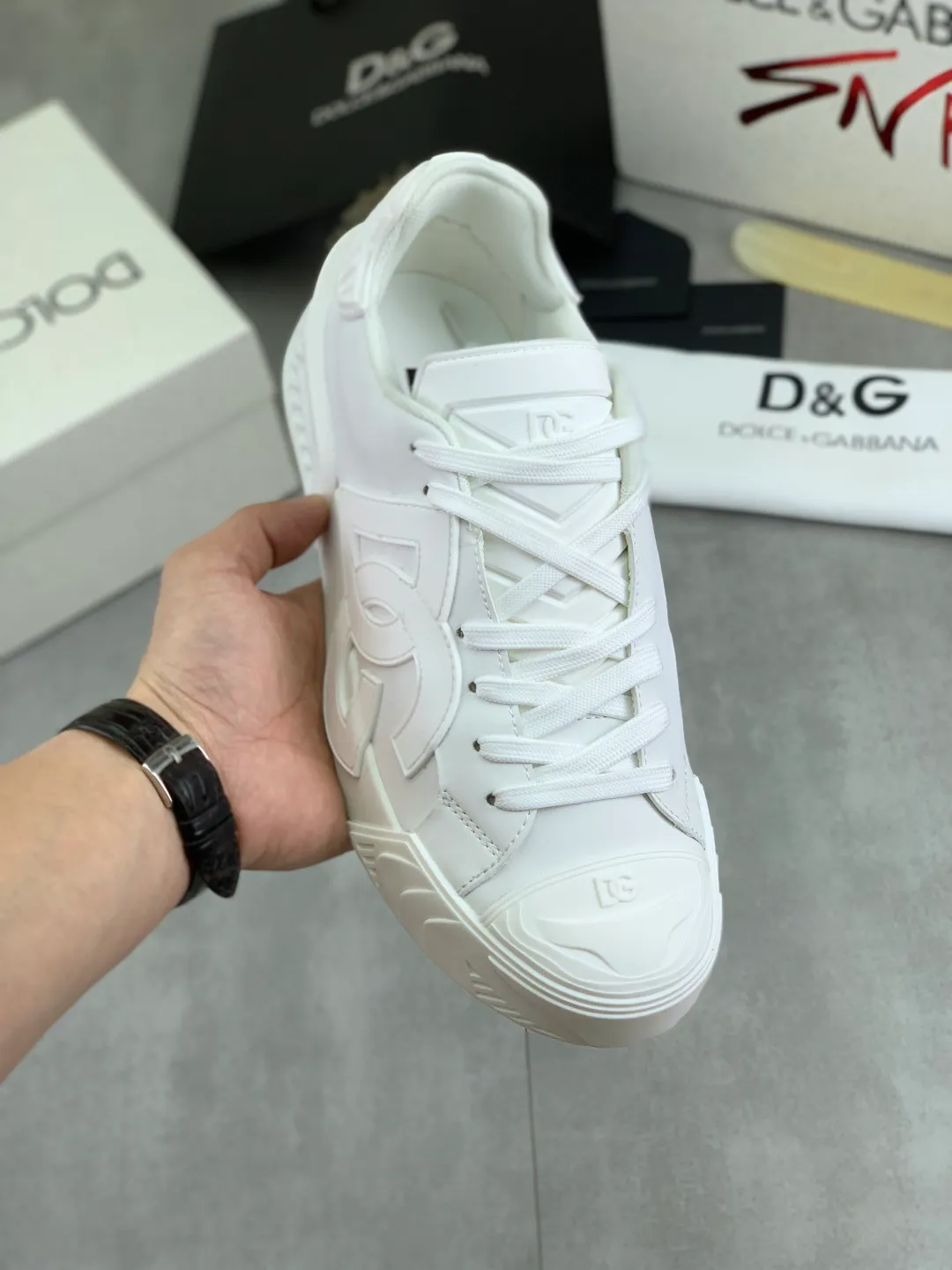 Men's shoes 💰P580💰 [New model] The latest hot style, top original quality, the official website synchronized with "DOLCE&GABBANA [Dolce & Gabbana] ~ High Quality." Effect Low-top casual DG men's shoes, loved by many celebrities, using high-end imported first-layer calfskin splicing logo design + cowhide feet, simple and elegant, perfectly interpreting the latest inspiration for shoes, integrating classics and fashion, luxury dreams, leading fashion Suitable for drivers, light and comfortable to drive, light and breathable for outdoor travel, high-end quality, trustworthy, 5️⃣color🉑️choice! Code number: 38-46